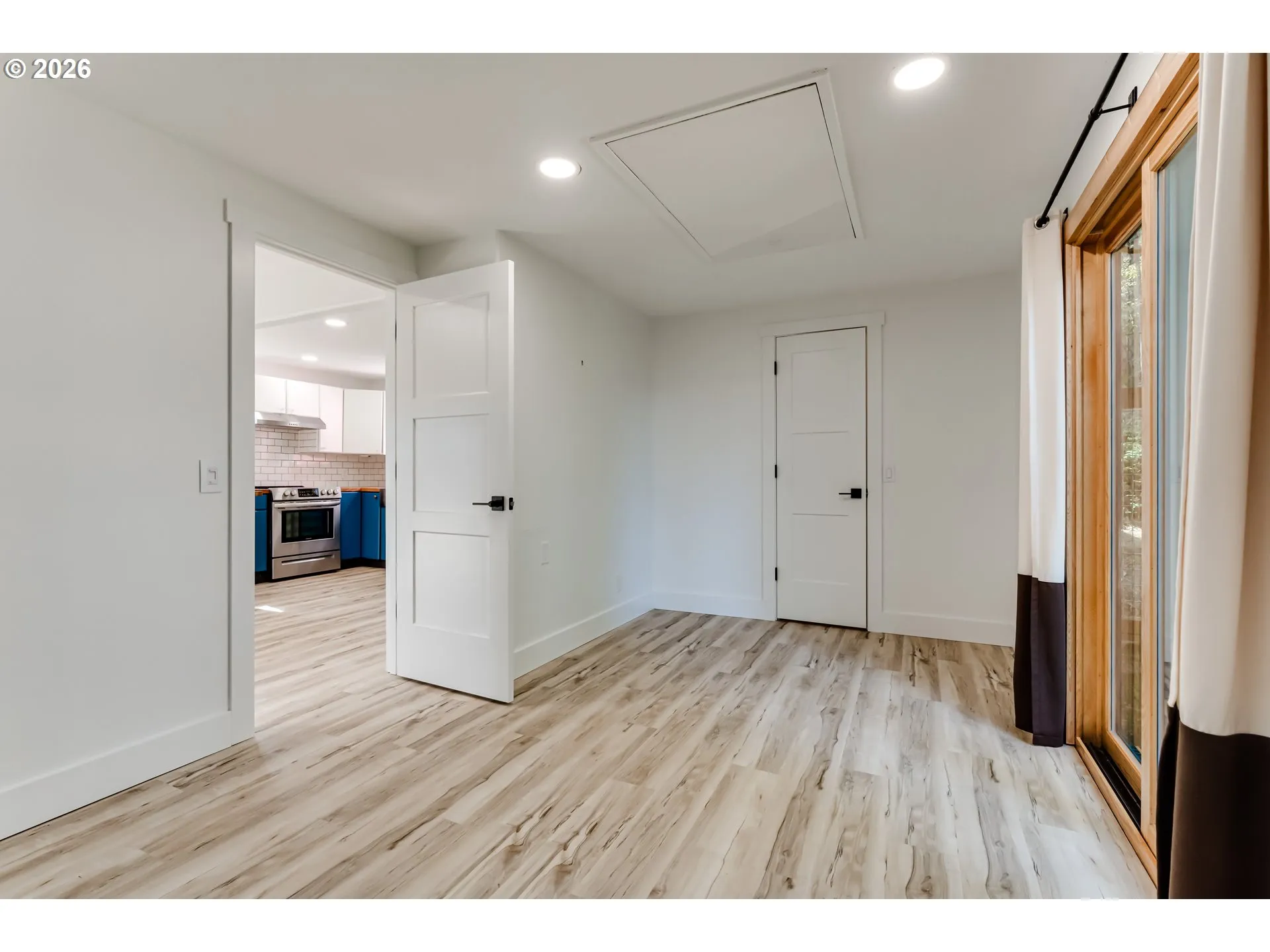 Bedroom, Primary-Skylight