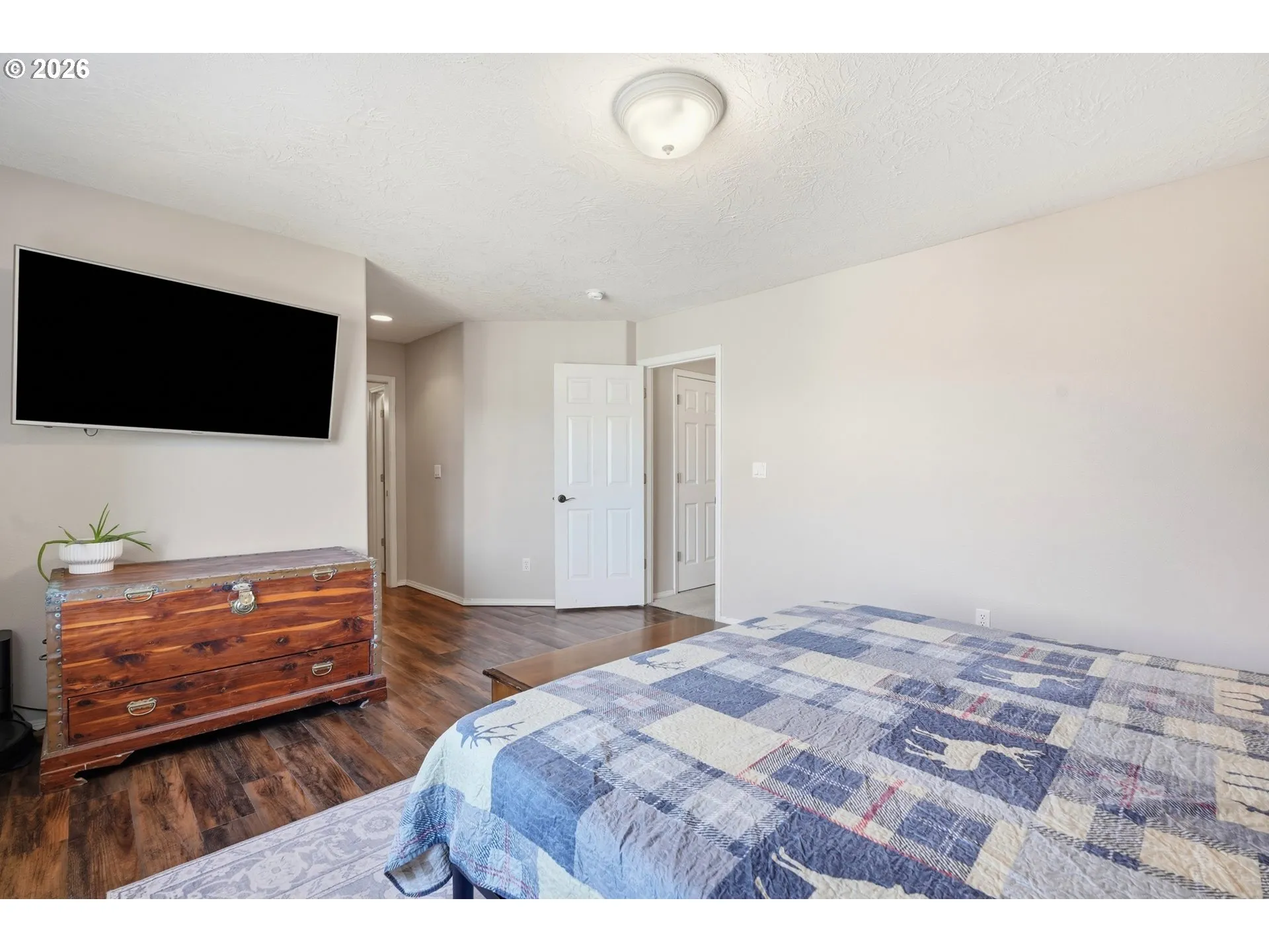 Primary Bedroom-Upper