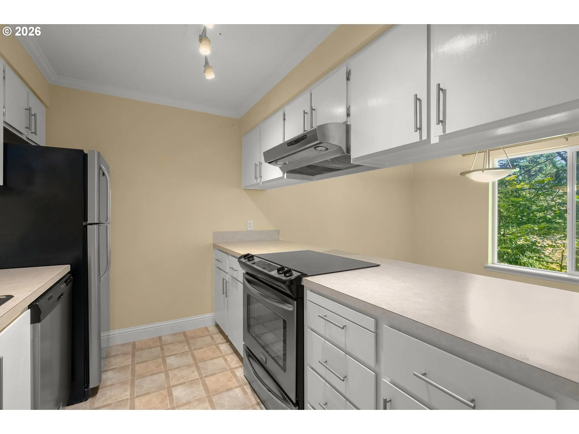 Kitchen-Breakfast Bar