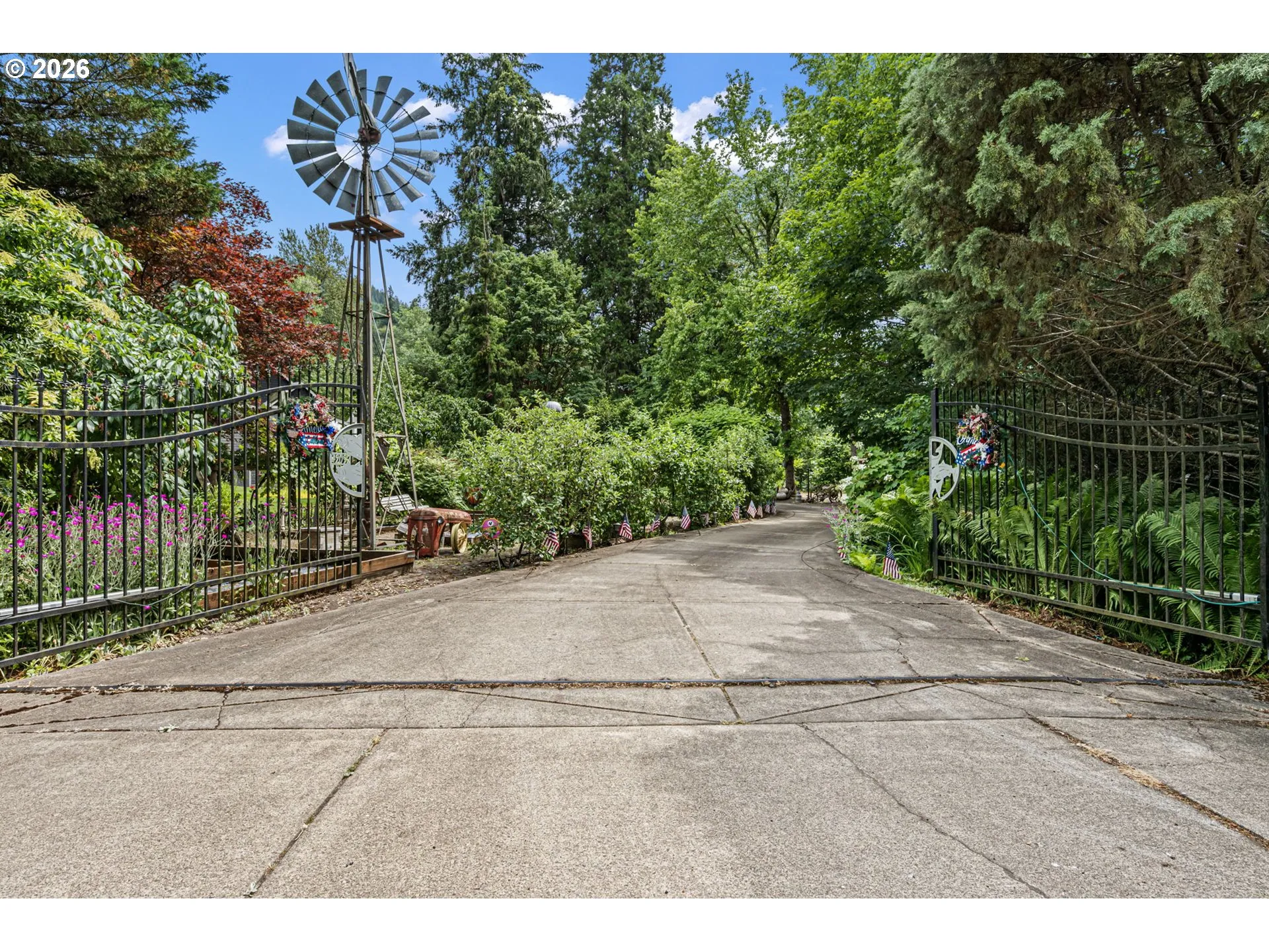 Driveway-Gated