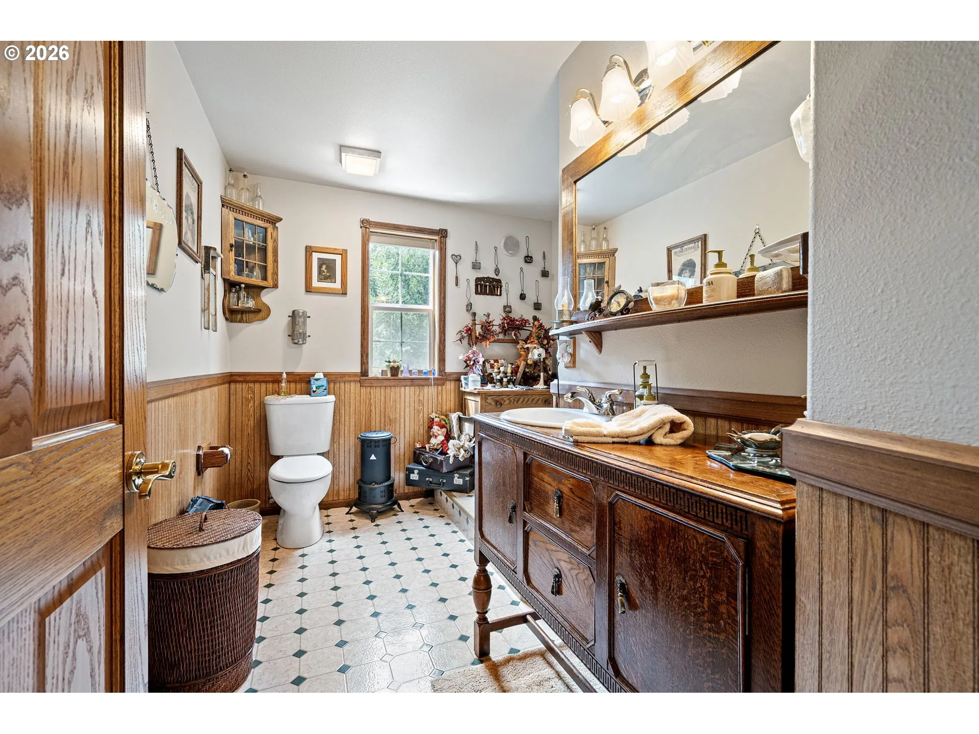 Bathroom-Upper