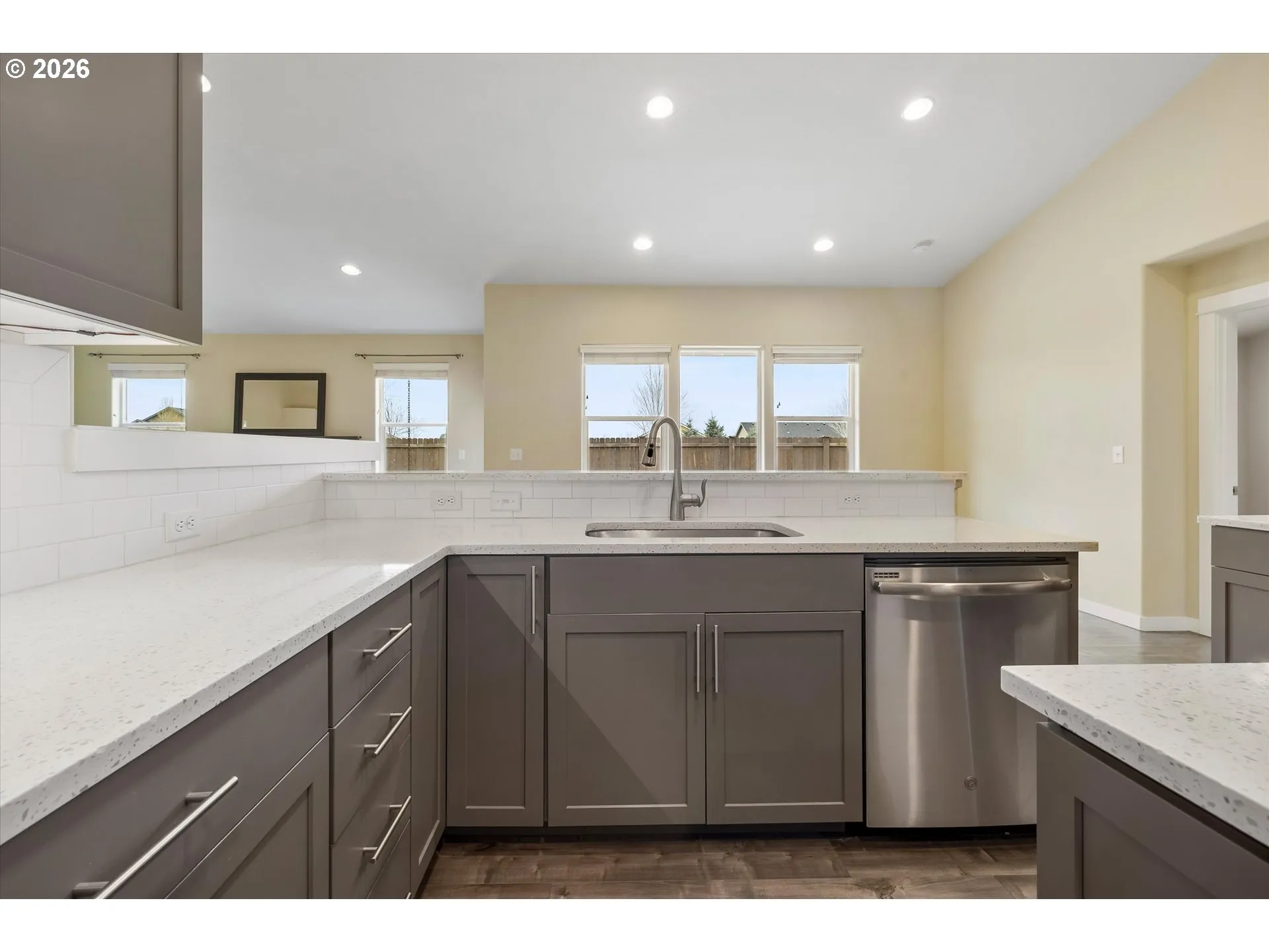 Kitchen-Breakfast Bar
