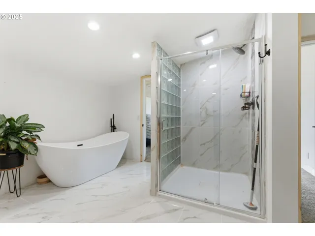 Bathroom-Upper
