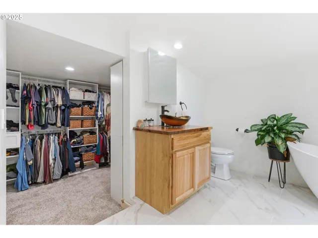 Bedroom, Owner's Suite-Walk-In Closet