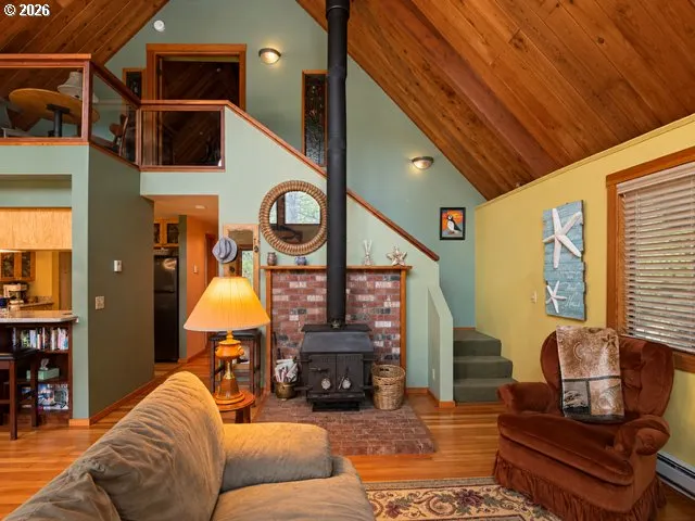 Living Room-Fireplace