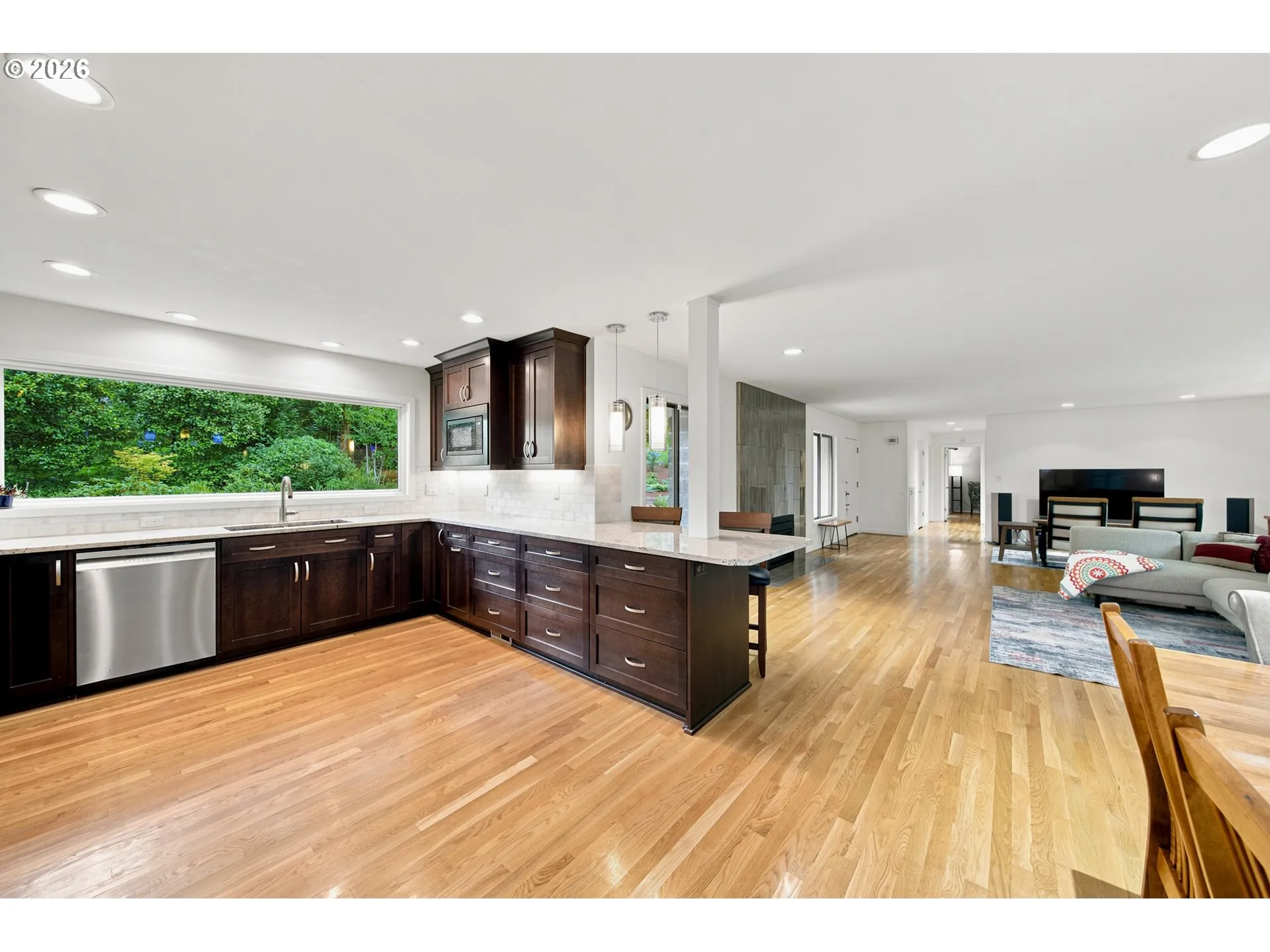 Kitchen-Breakfast Bar