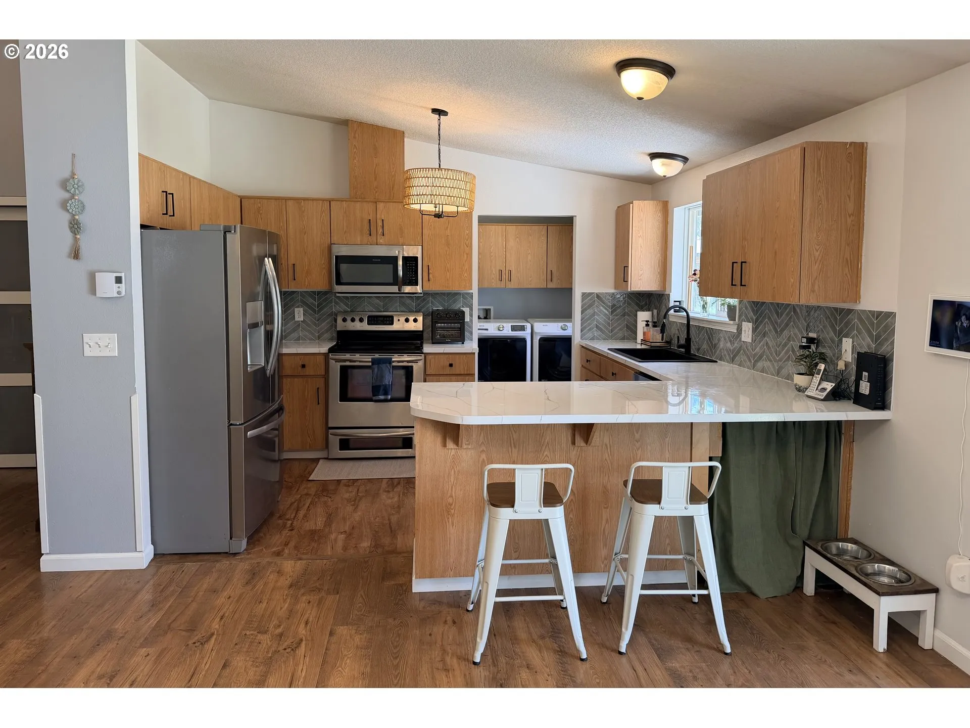 Kitchen-Breakfast Bar