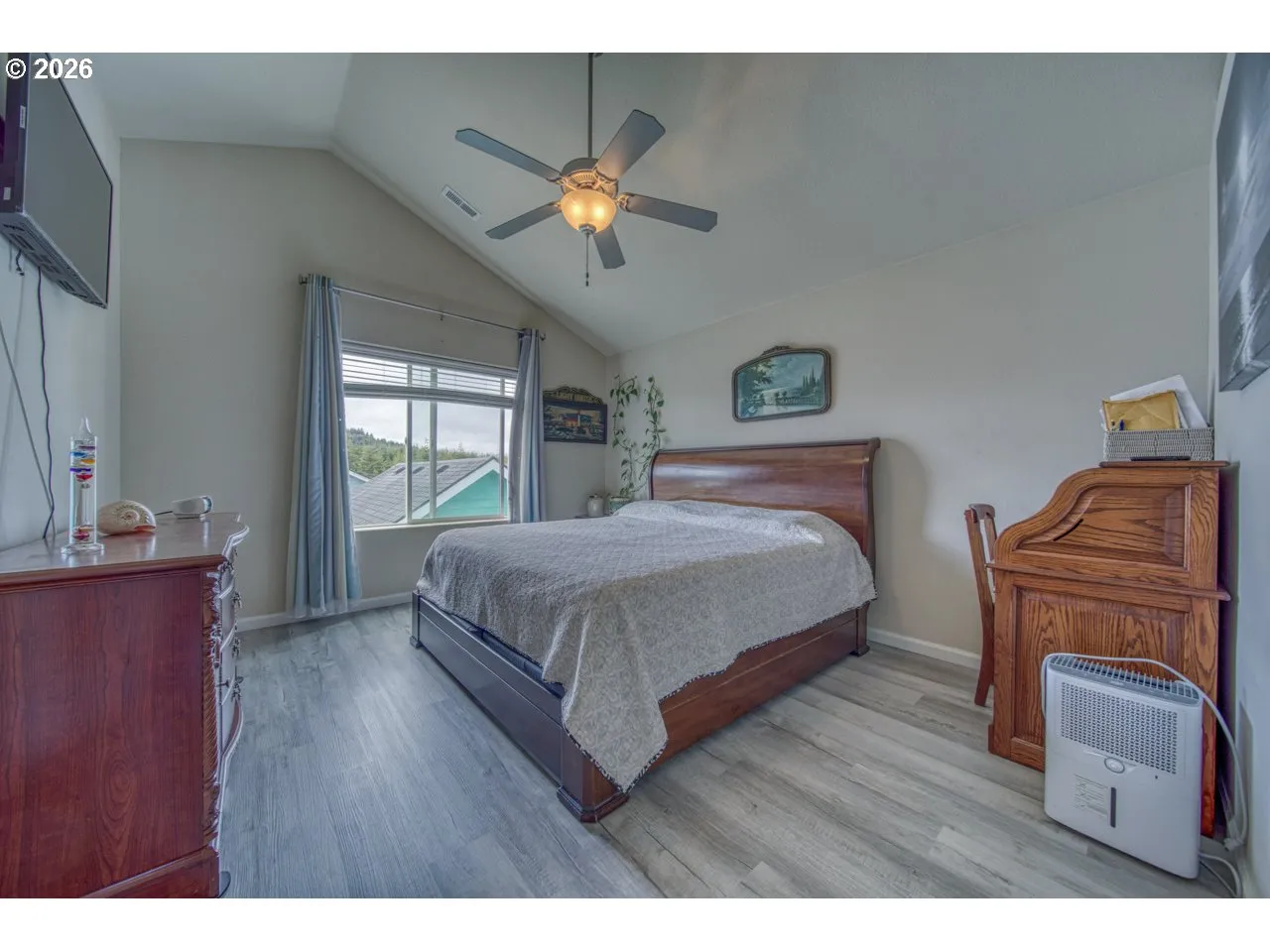 Primary Bedroom-Upper