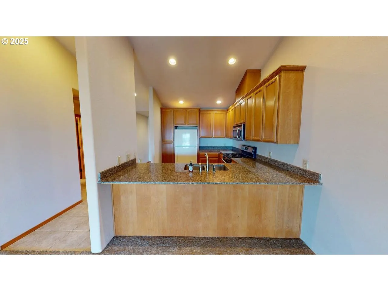Kitchen-Breakfast Bar