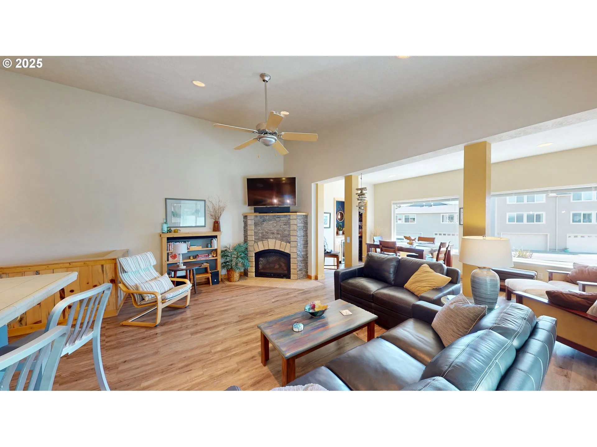 Living Room-Fireplace