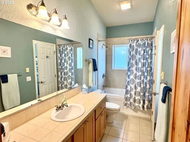 Bathroom-Upper