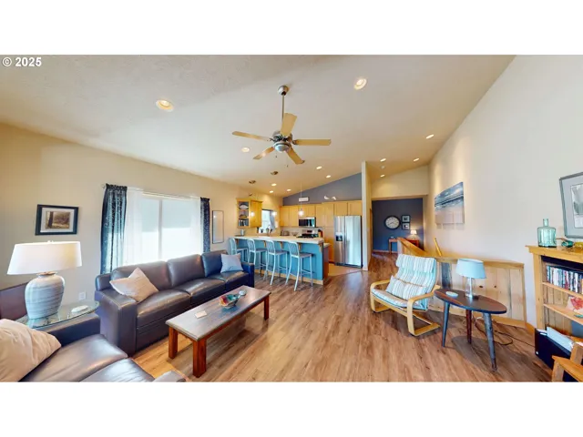 Living Room-Vaulted Ceilings