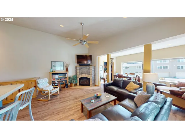 Living Room-Fireplace