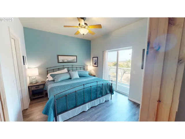 Primary Bedroom-Upper