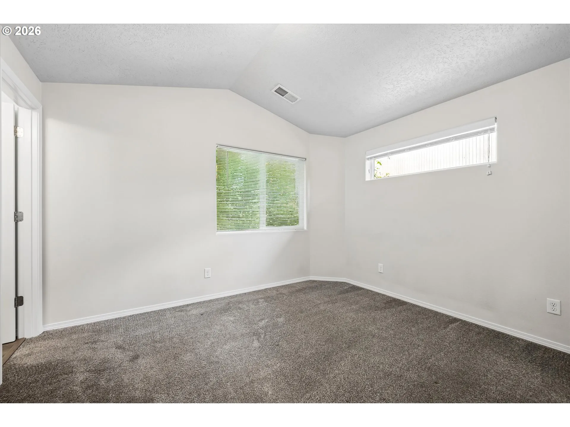 Bedroom, Owner's Suite-Vaulted Ceilings