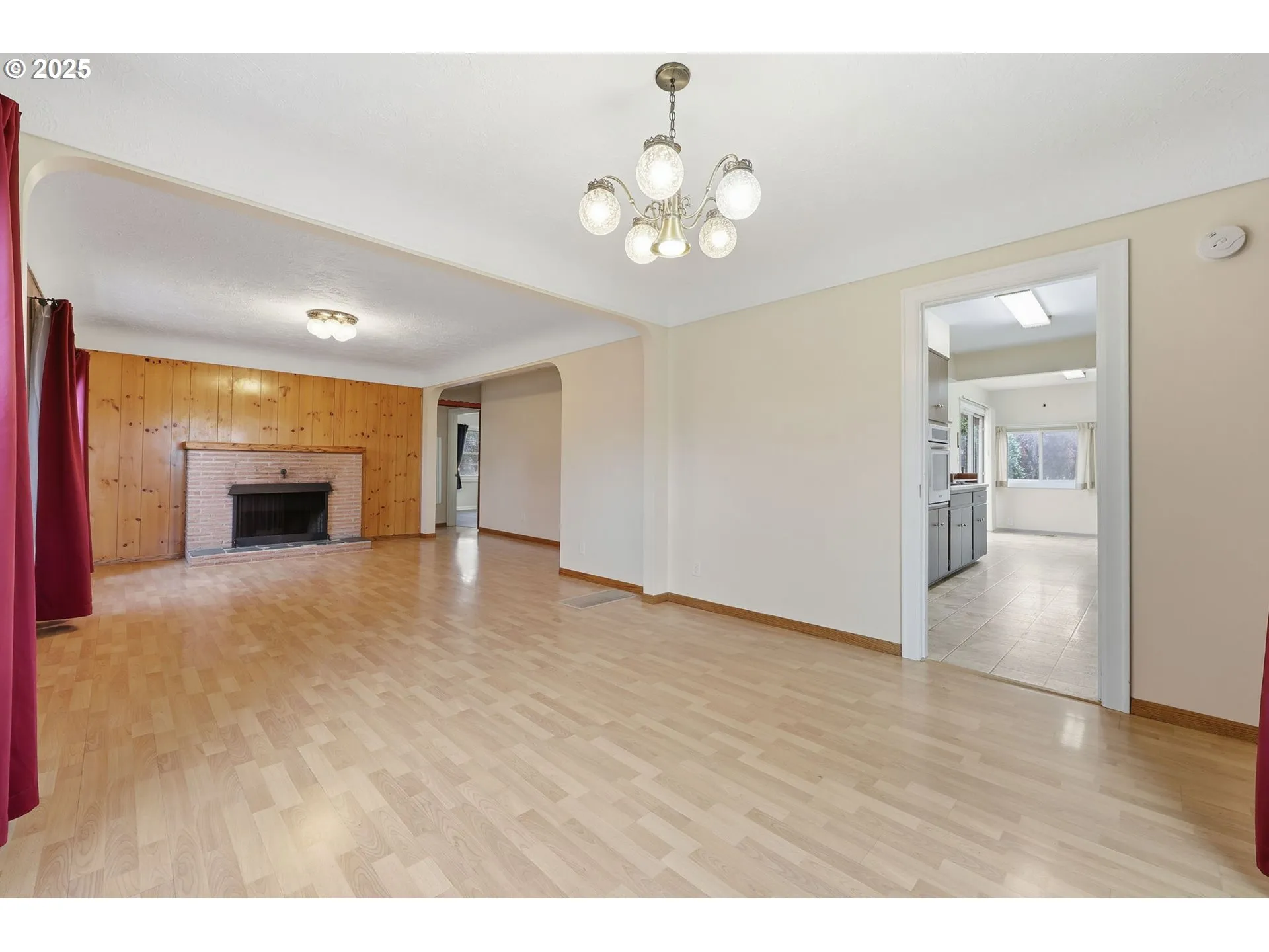 Living Room-Fireplace