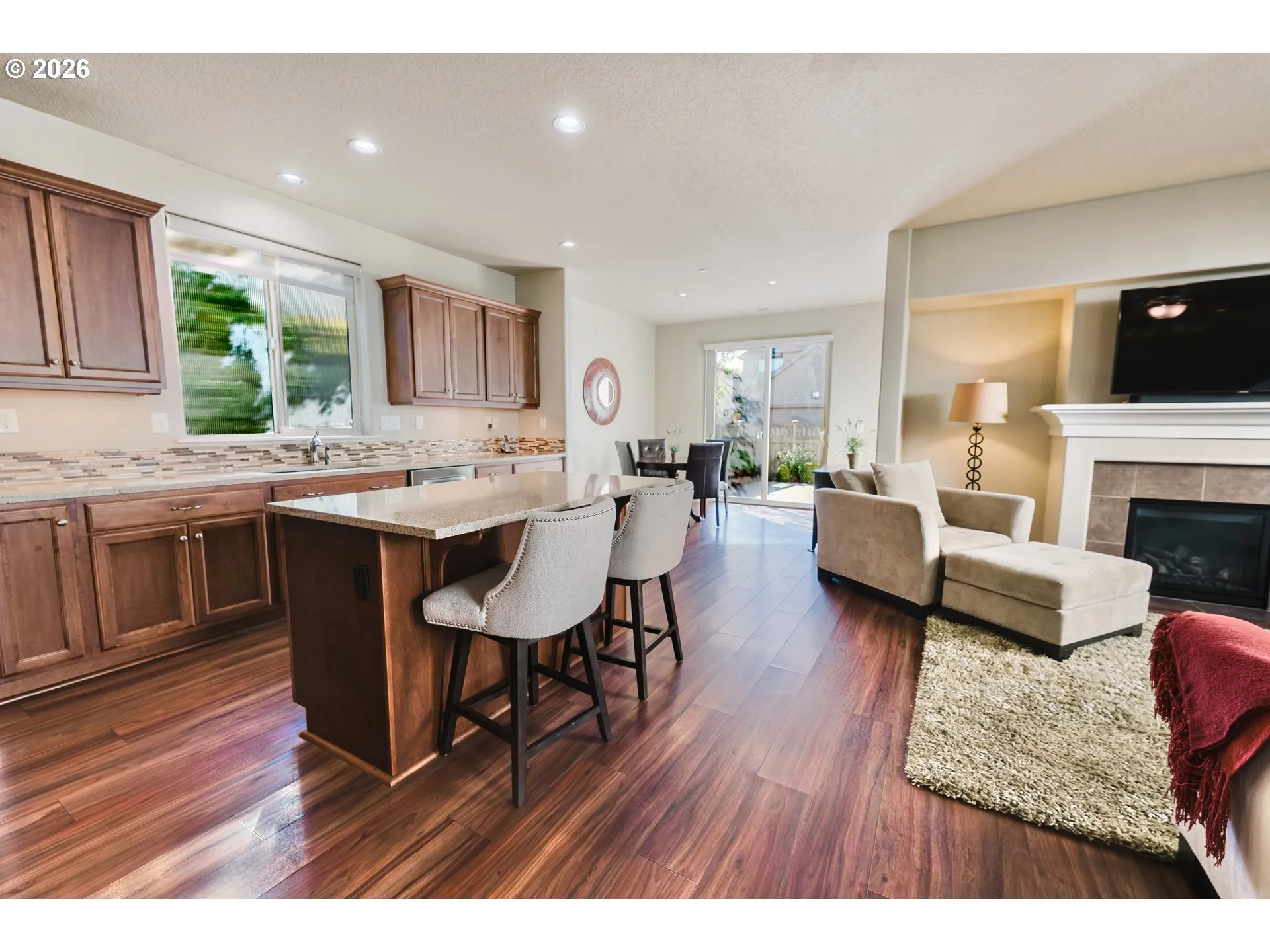 Kitchen-Breakfast Bar