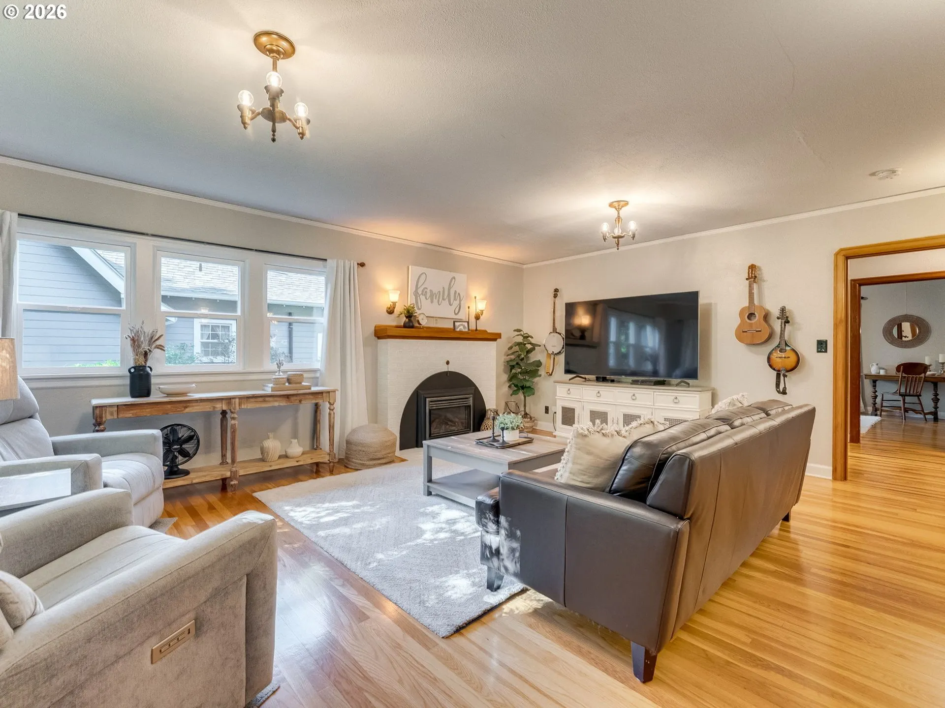 Living Room-Fireplace
