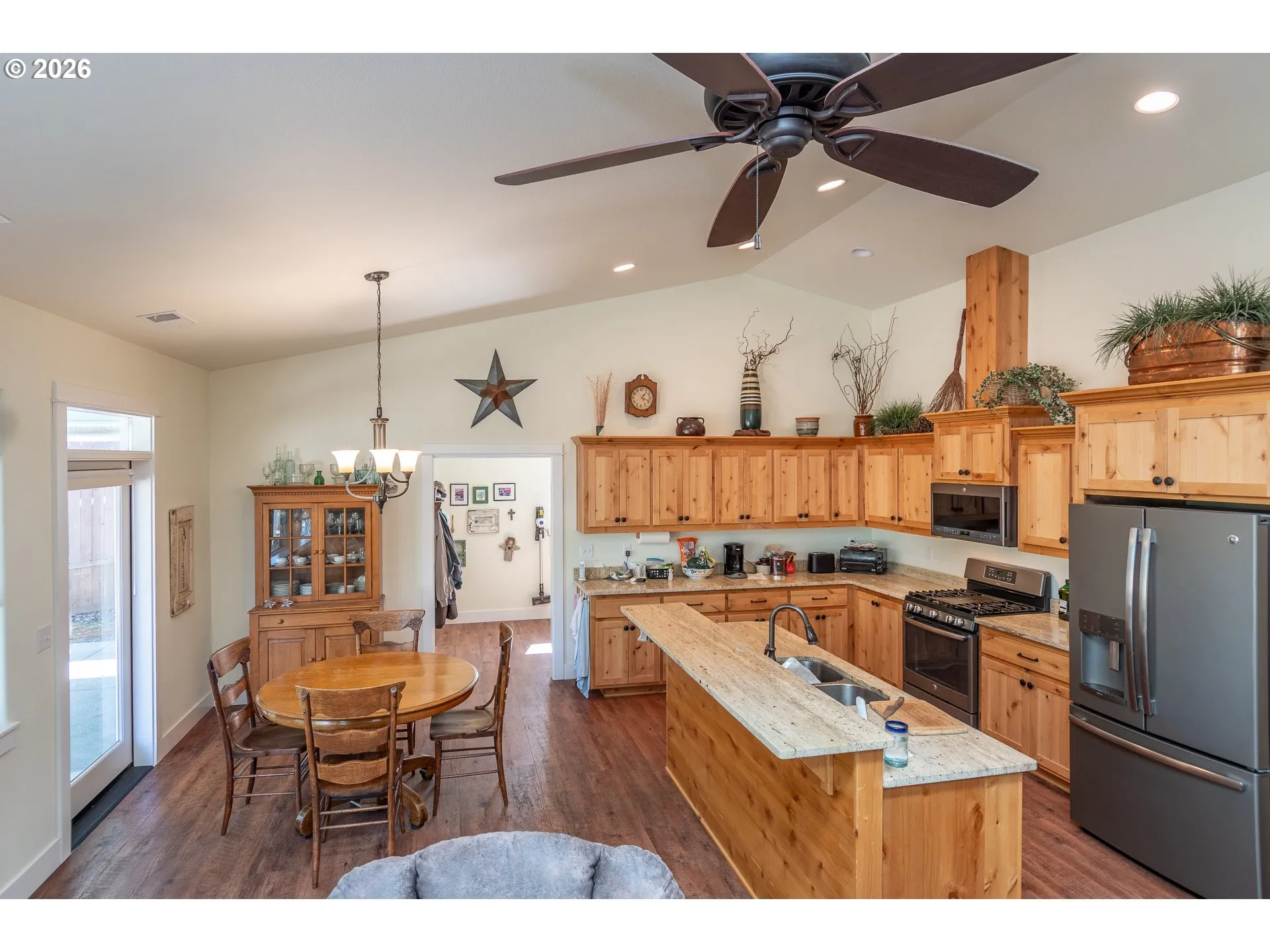 Kitchen/Dining Room-Island