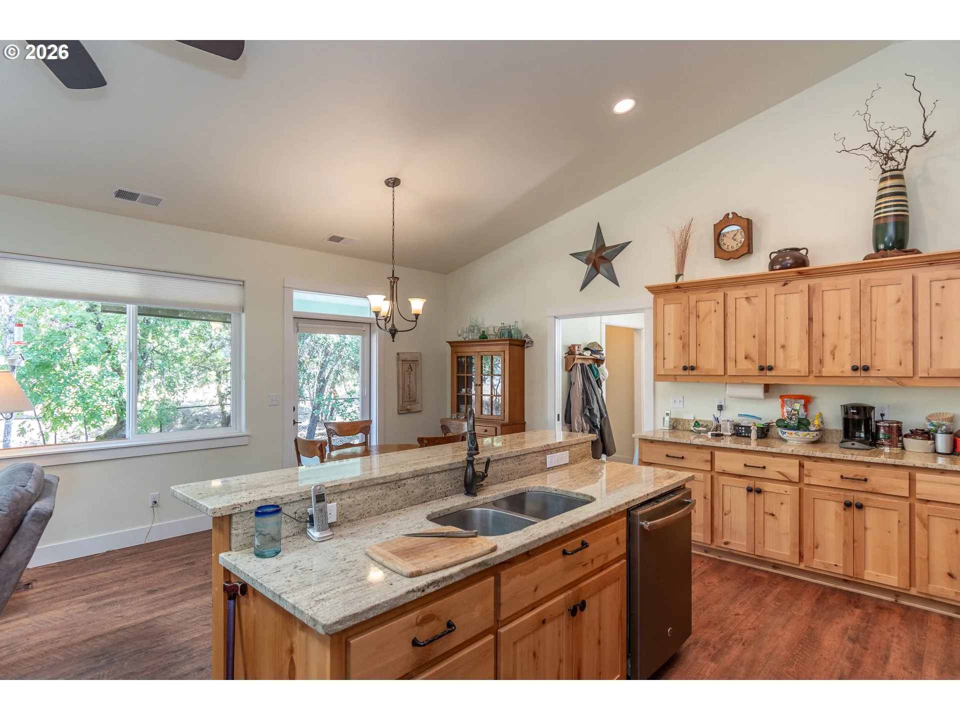 Kitchen/Dining Room-Island
