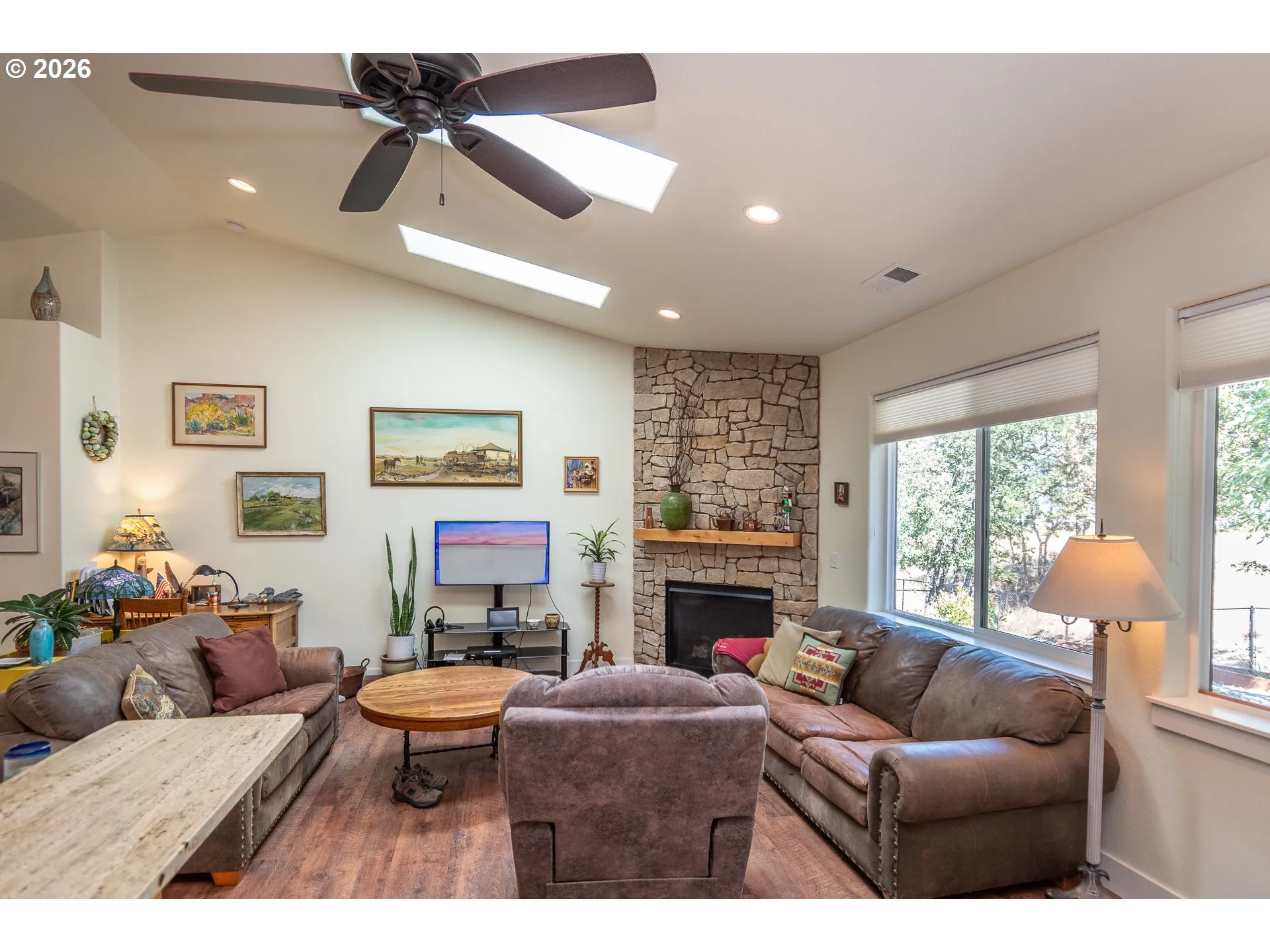 Living Room-Vaulted Ceilings