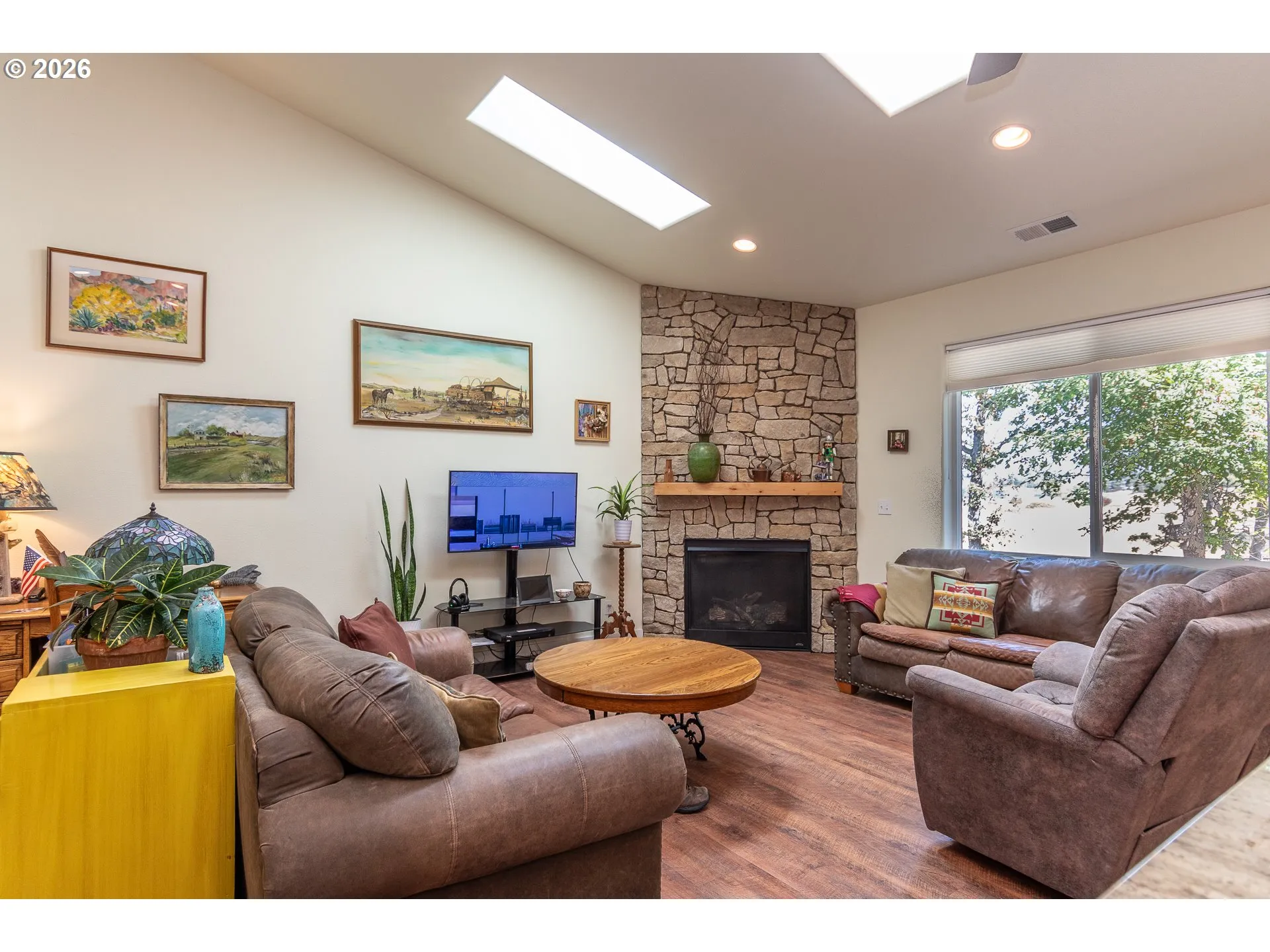 Living Room-Fireplace