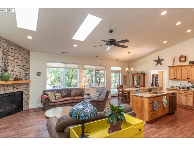 Kitchen/Living Room-Ceiling Fan