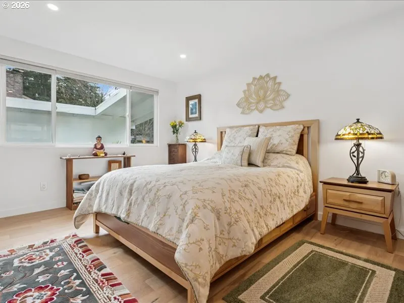 Bedroom, Primary-Vaulted Ceilings