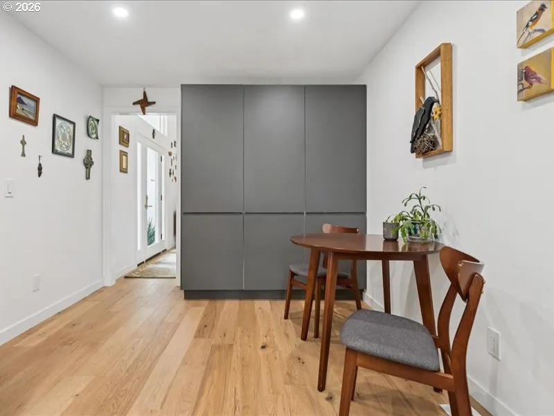 Kitchen-Eating Area