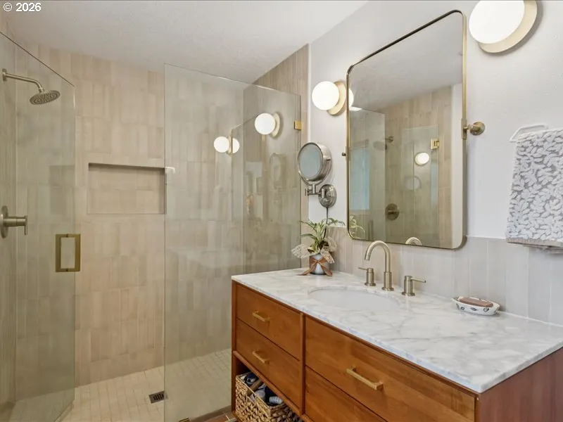 Bathroom-Walk in Shower
