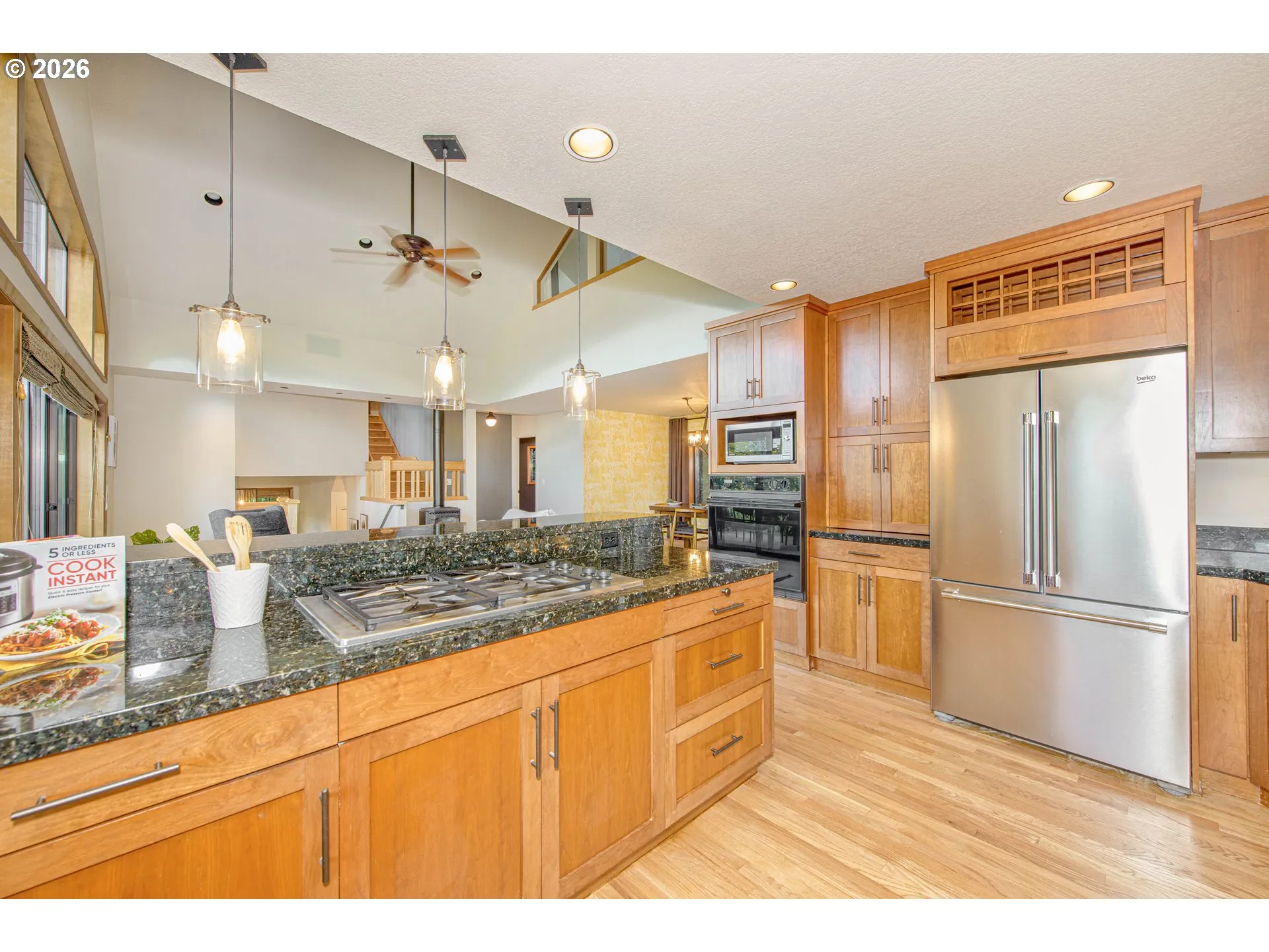 Kitchen-Breakfast Bar