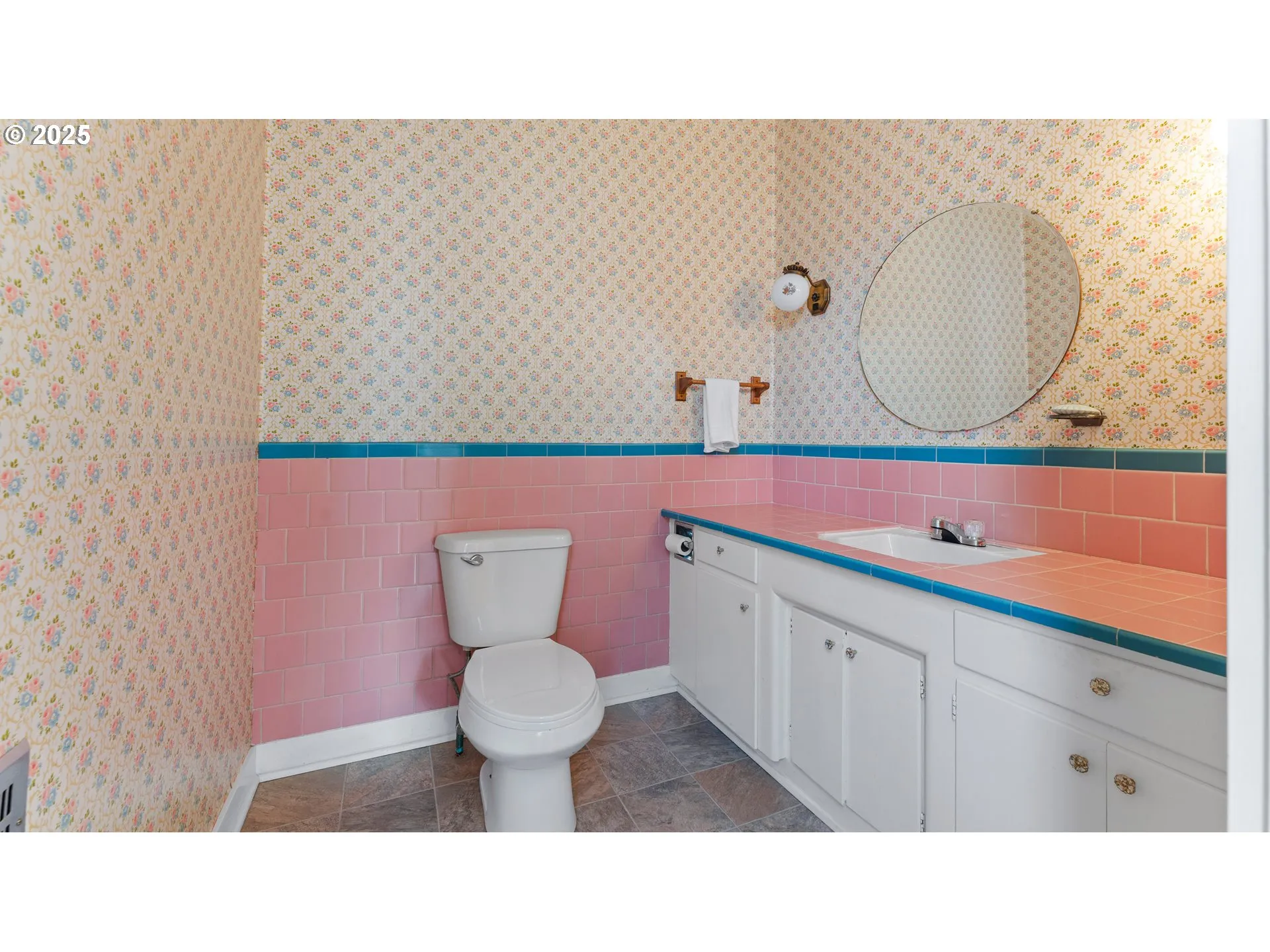 Bathroom, Attached-Half Bath