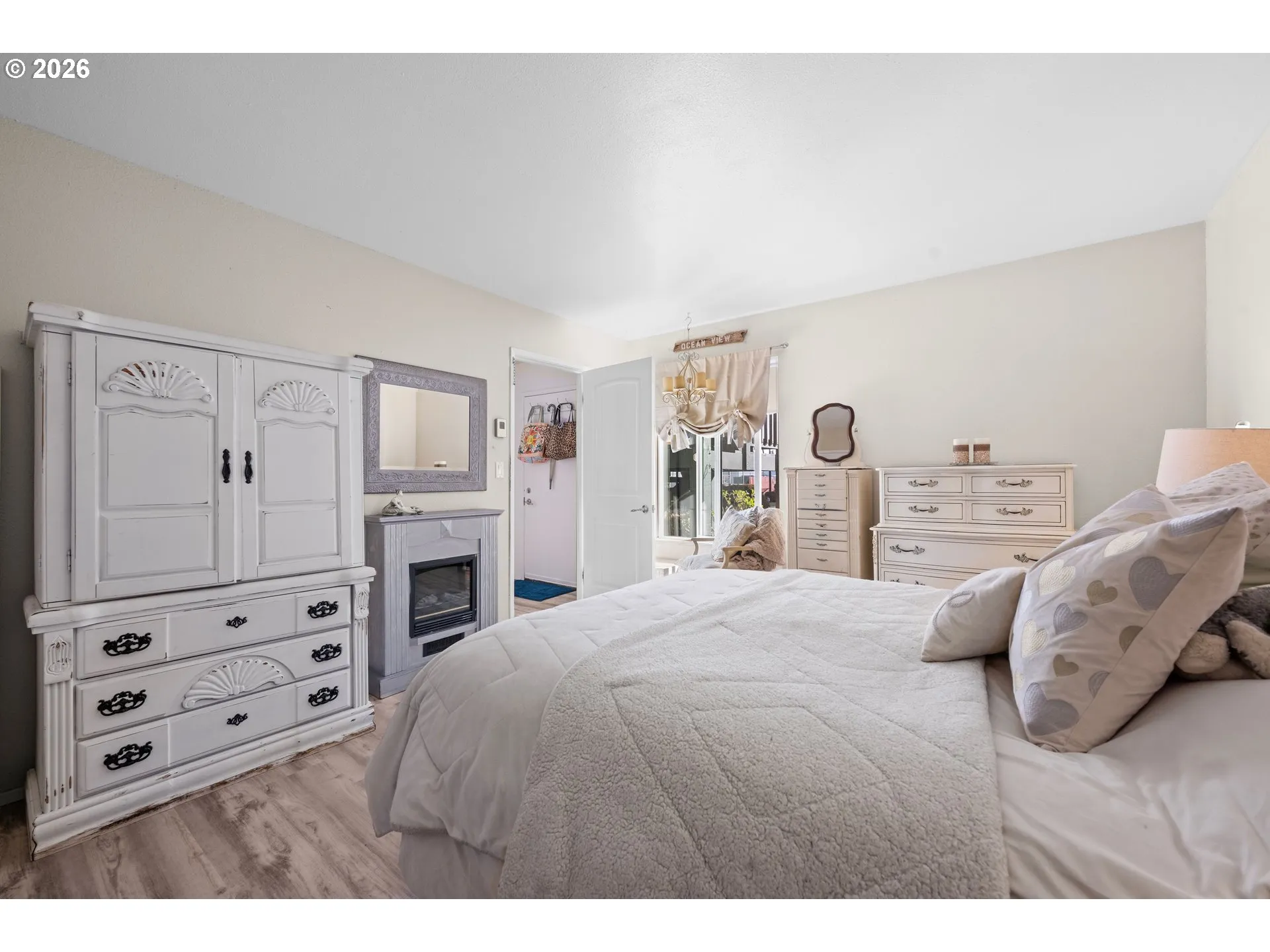 Bedroom, Primary