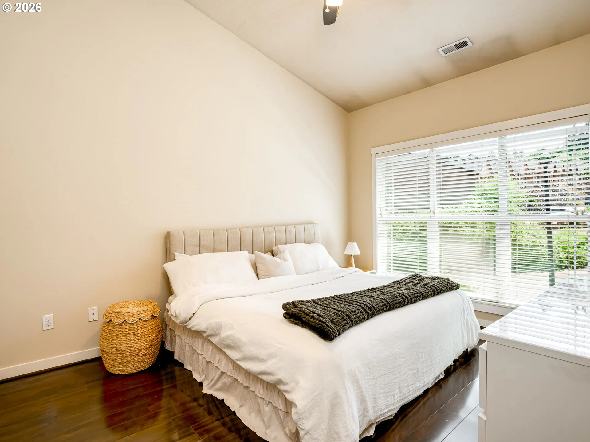 Bedroom, Primary-Vaulted Ceilings