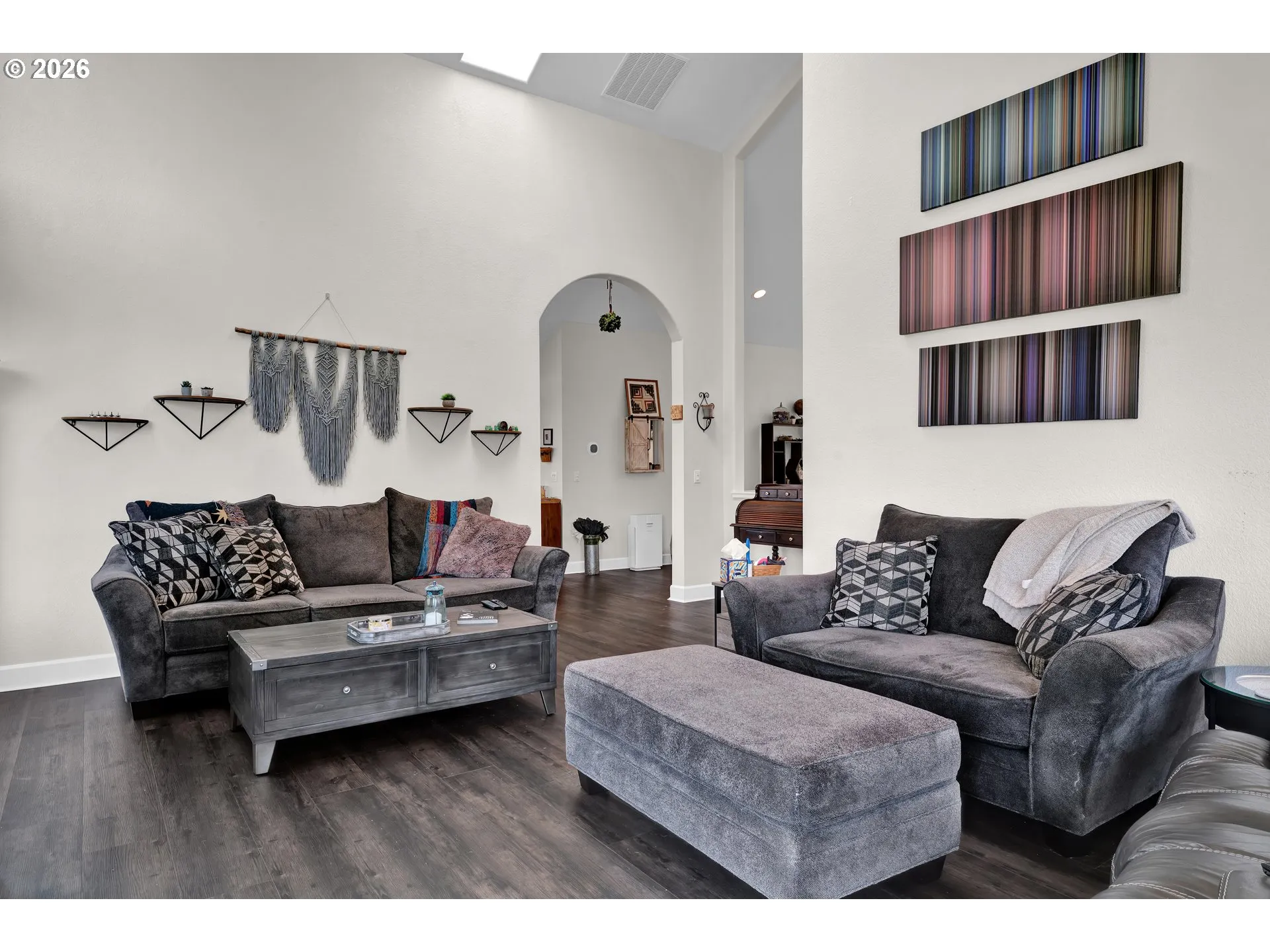 Living Room-Vaulted Ceilings