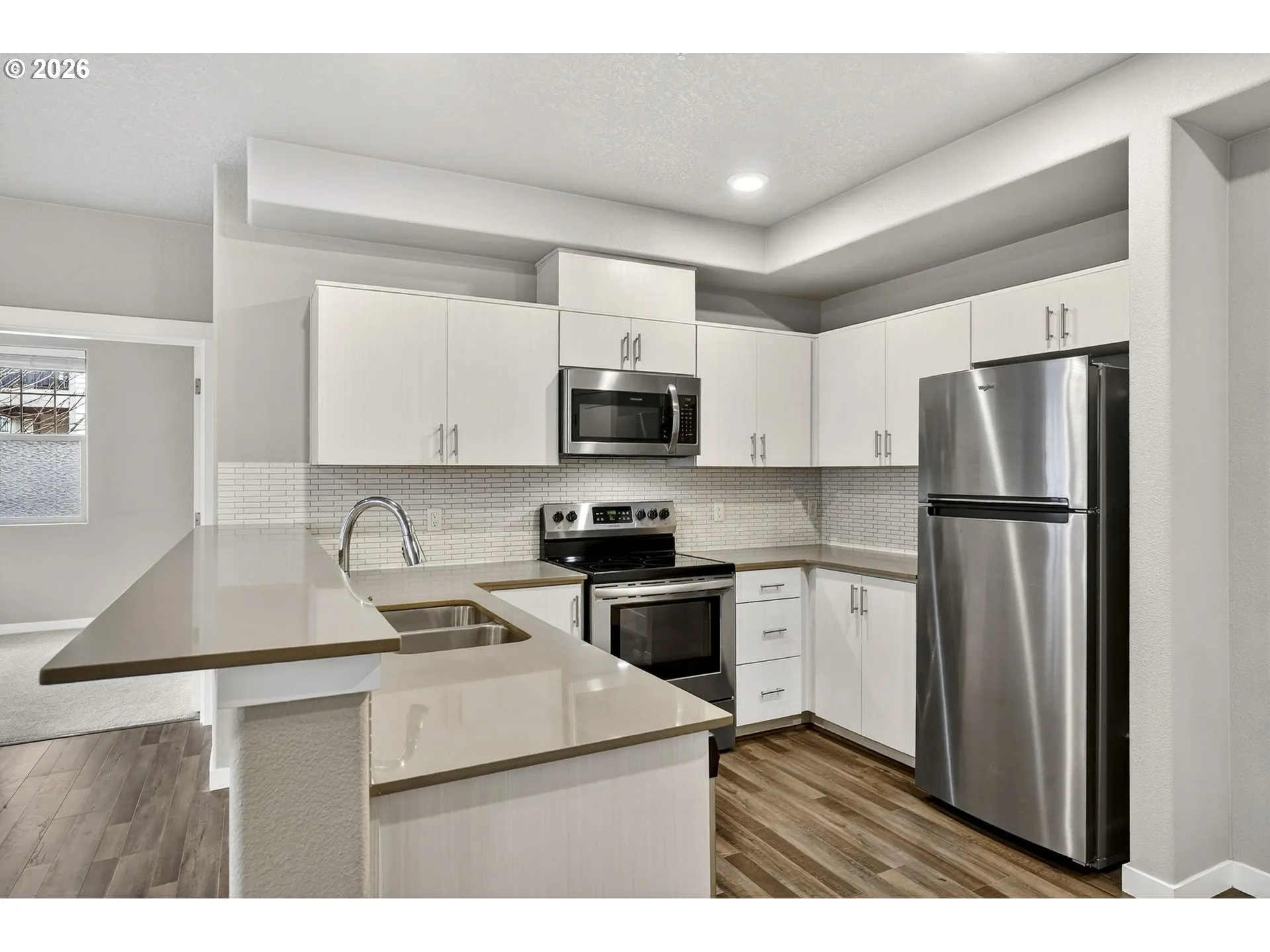 Kitchen-Breakfast Bar