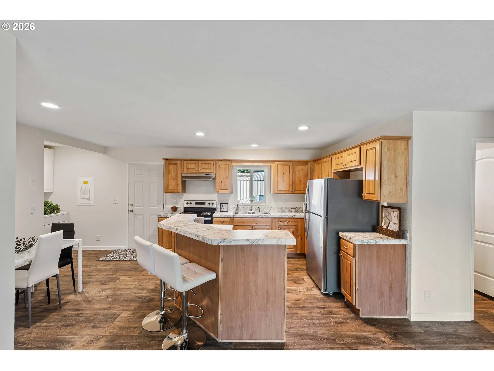Kitchen-Breakfast Bar