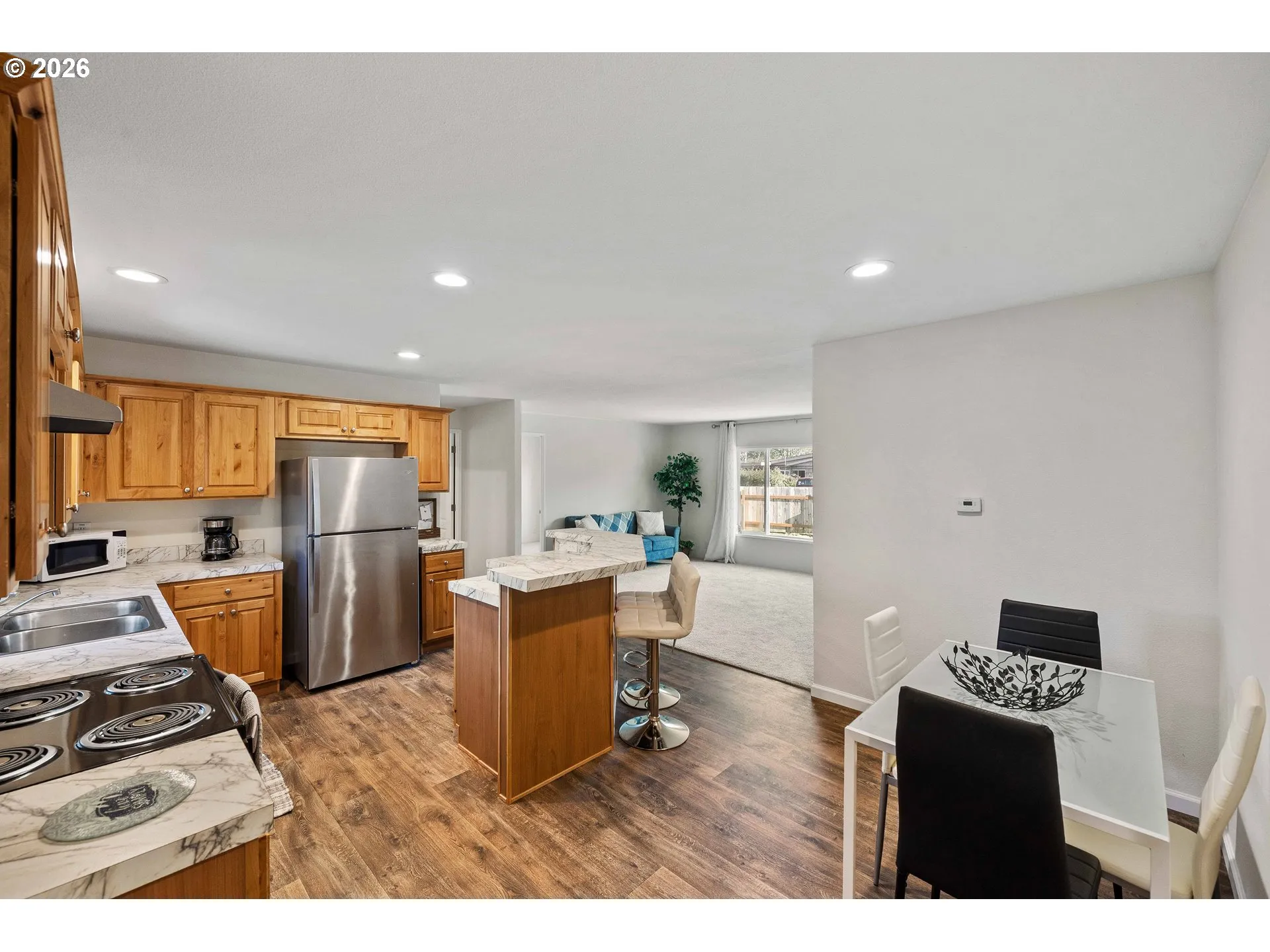 Kitchen-Breakfast Bar