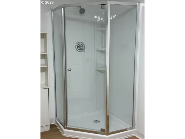 Bathroom-Walk in Shower