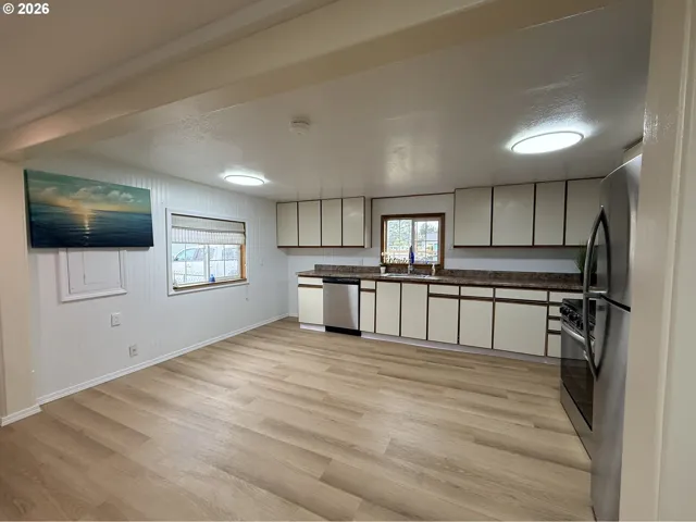 Kitchen-Eating Area