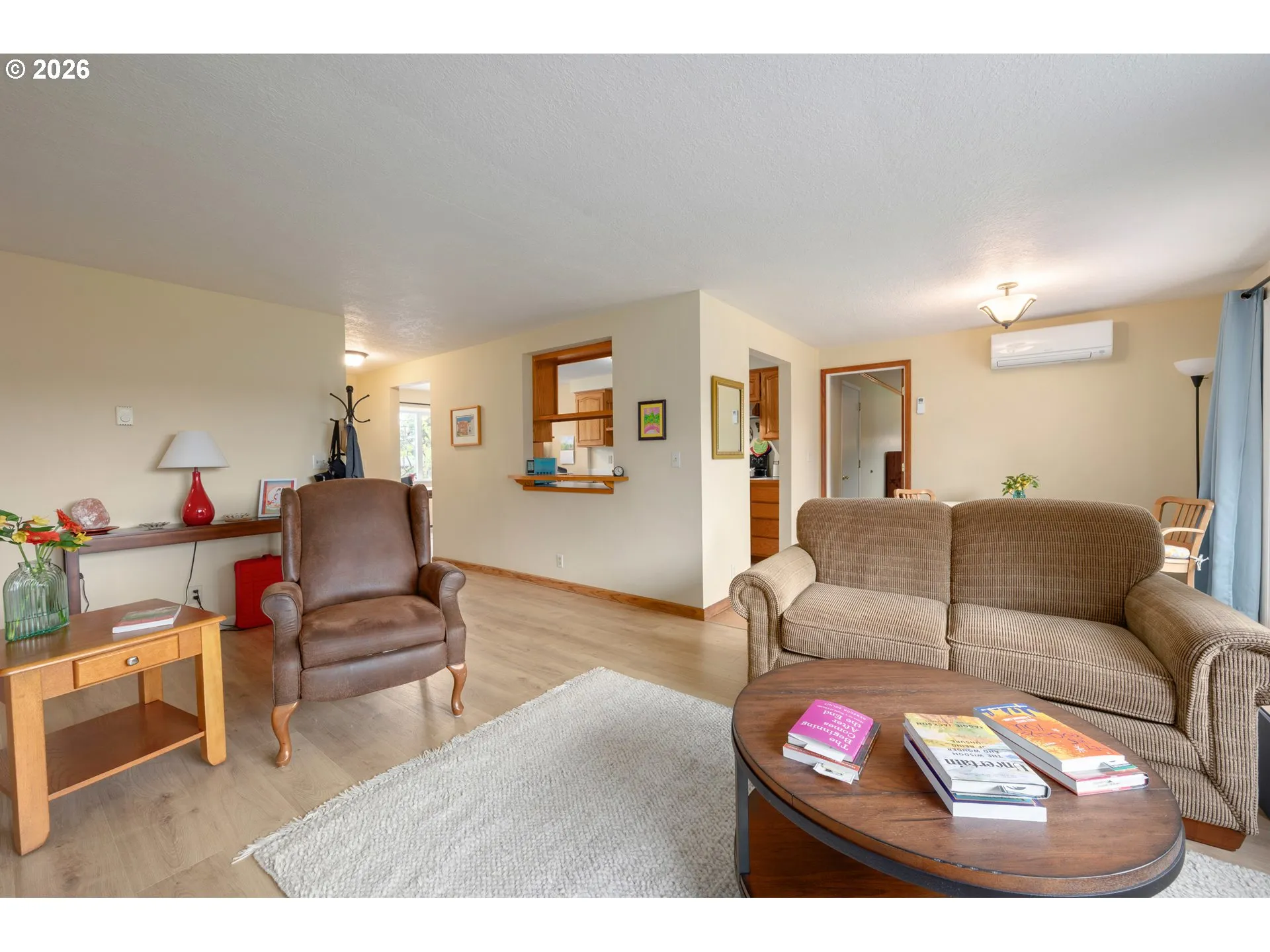 Living Room-Vaulted Ceilings