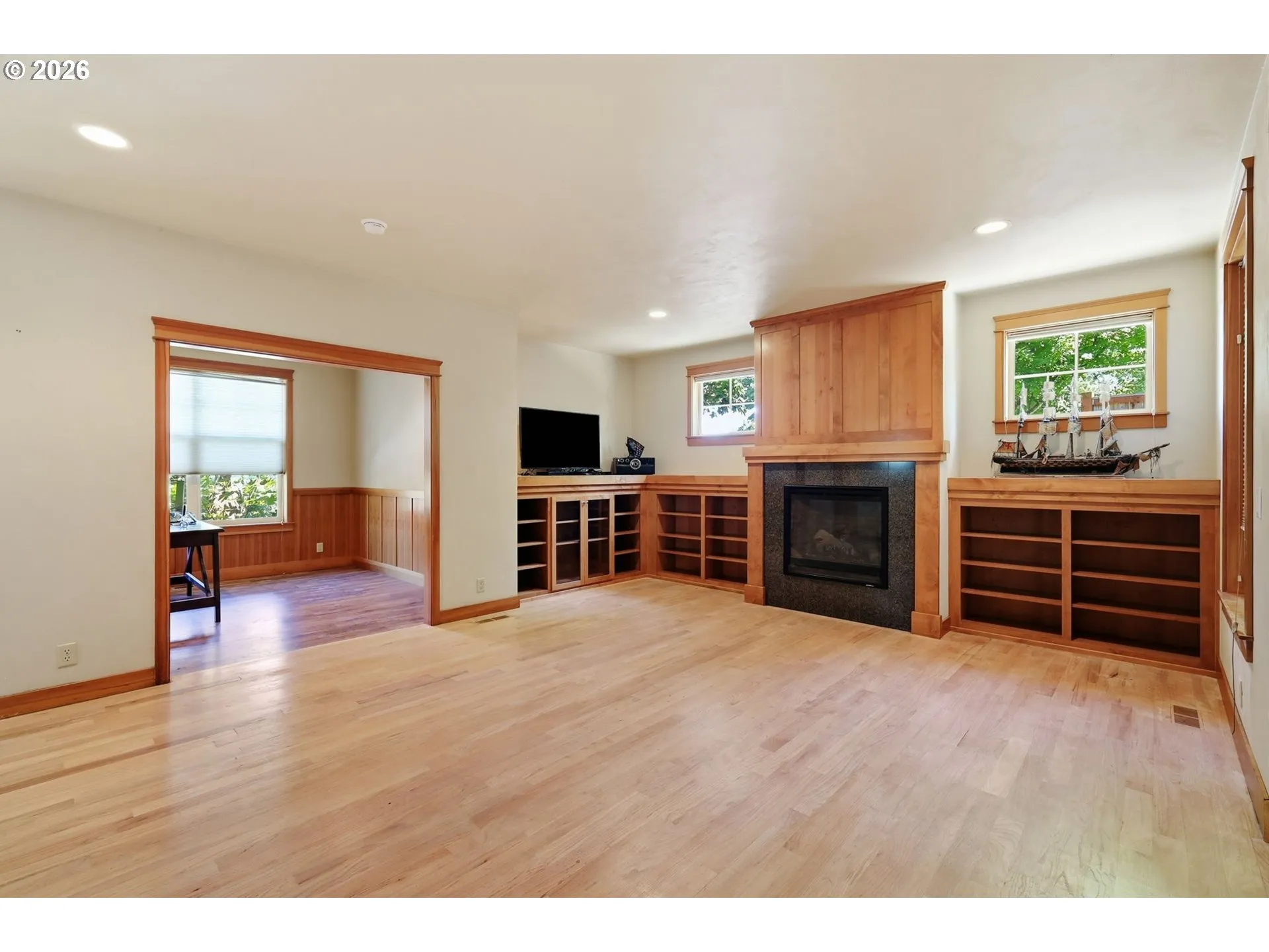 Living Room/Entrance