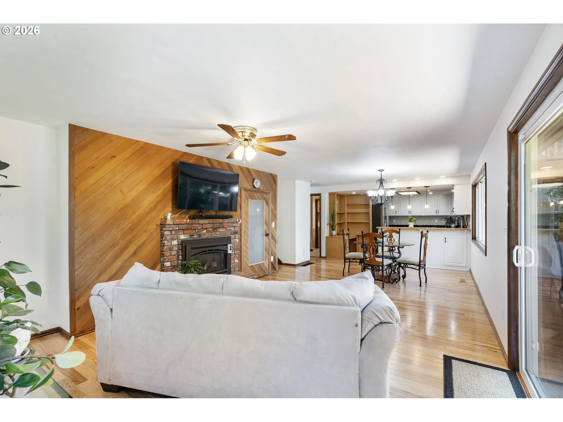 Living Room-Ceiling Fan