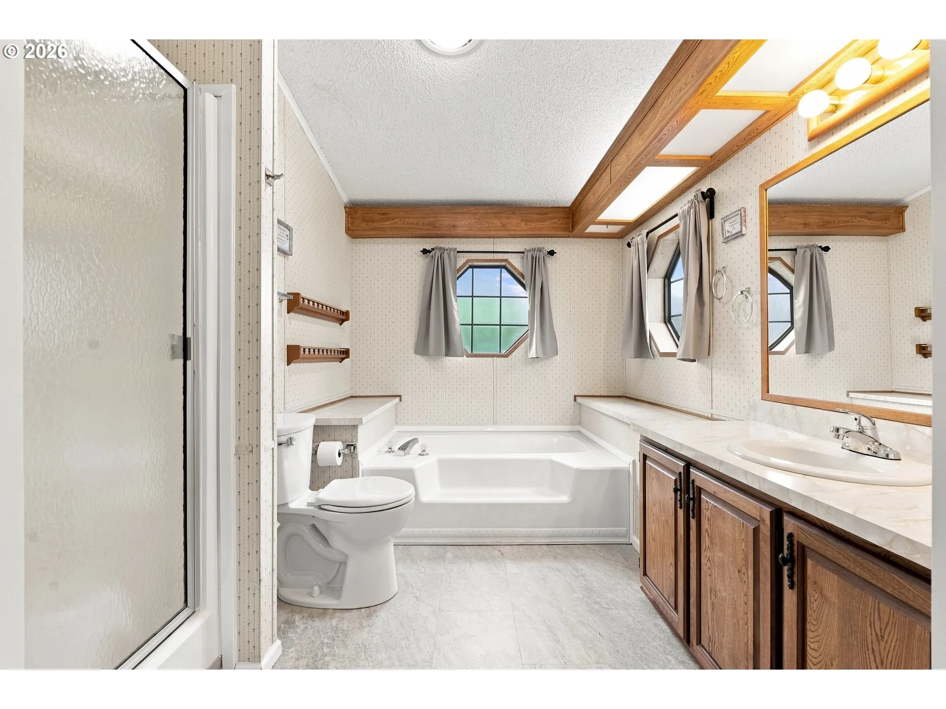 Bathroom, Attached-Garden Tub