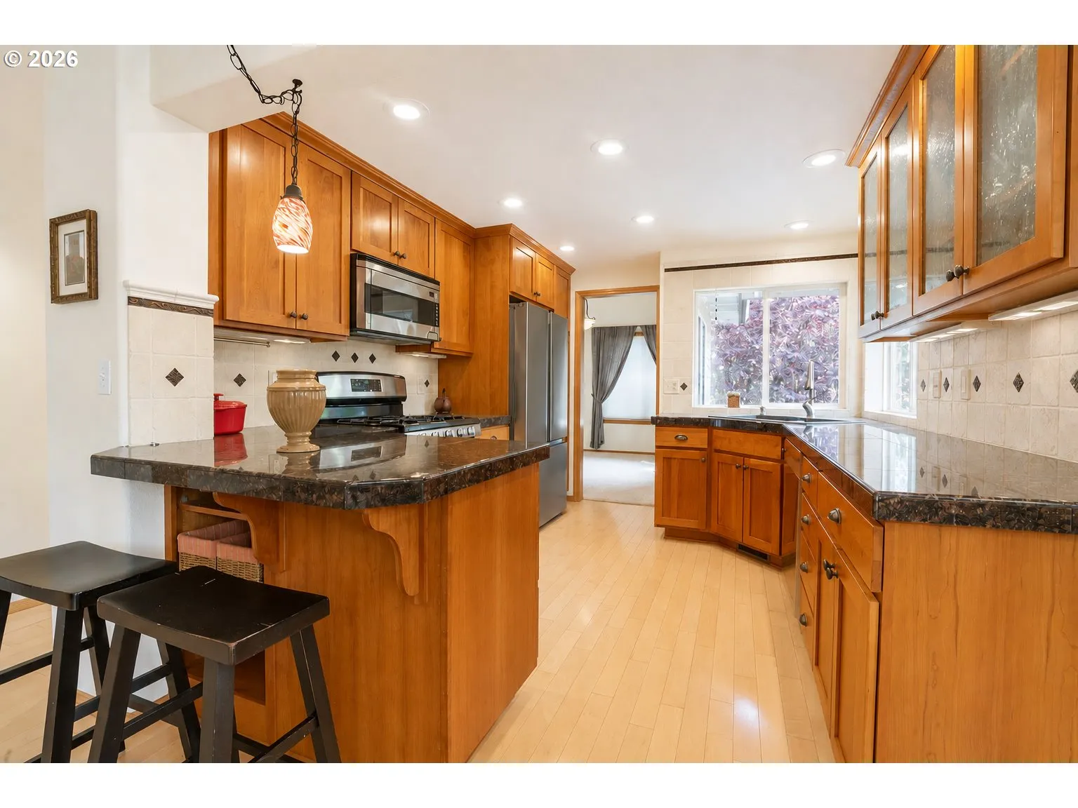 Kitchen-Breakfast Bar