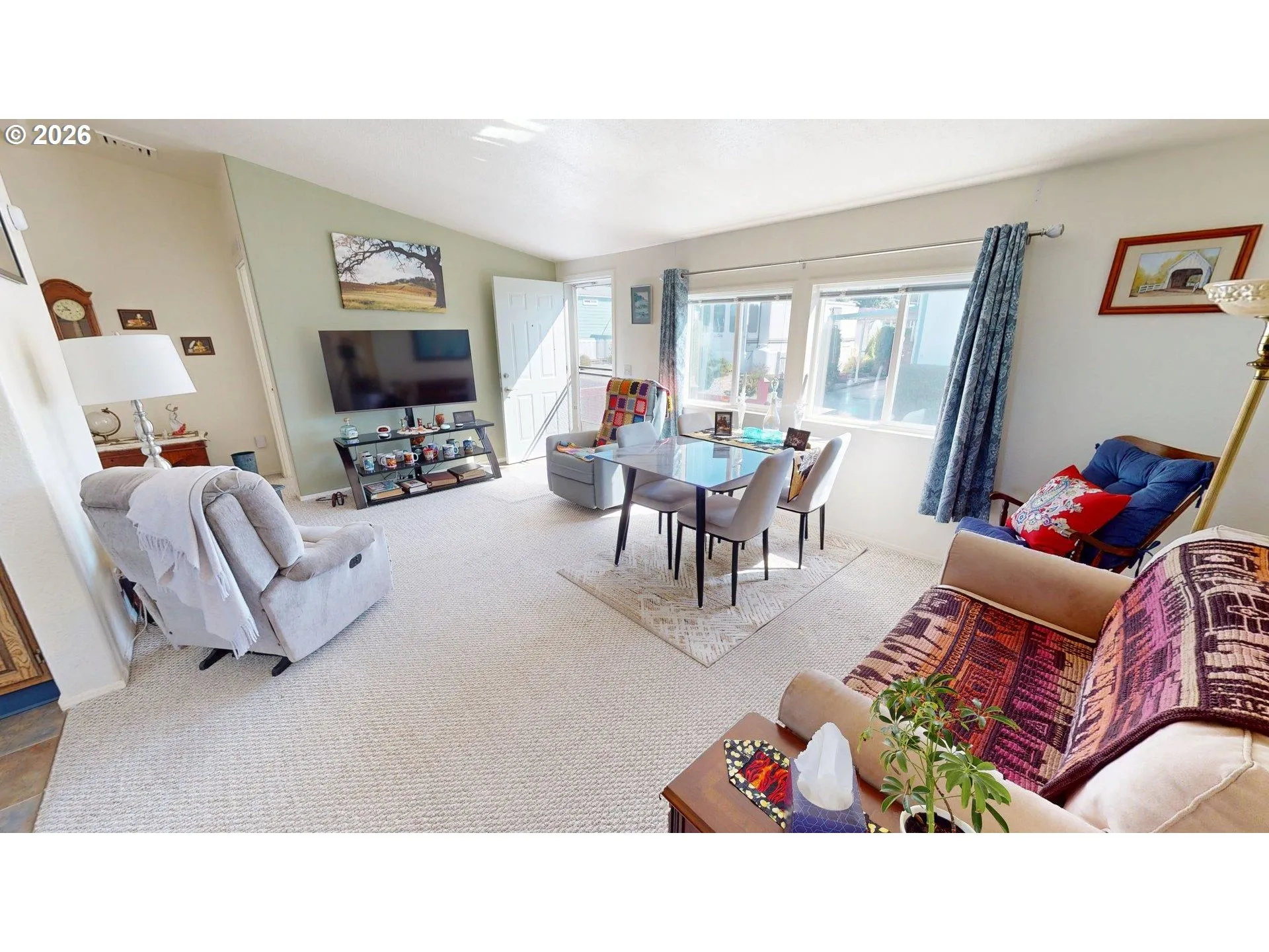 Living Room-Vaulted Ceilings