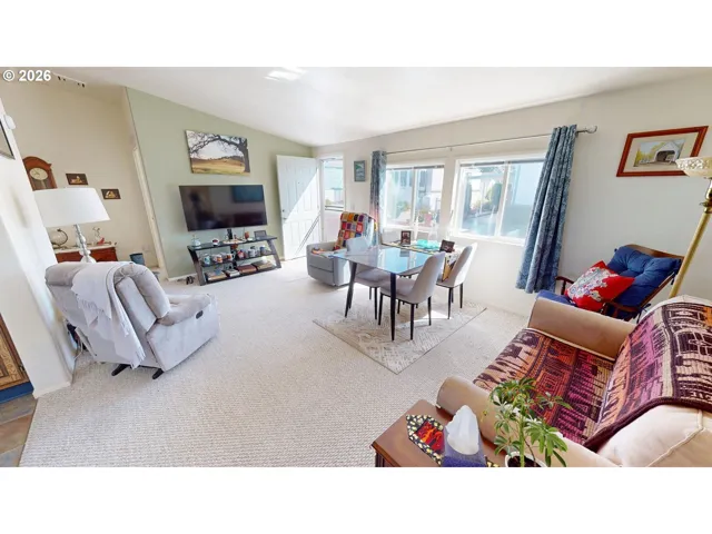 Living Room-Vaulted Ceilings