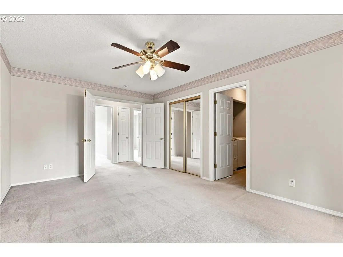 Bedroom, Owner's Suite-Walk-In Closet