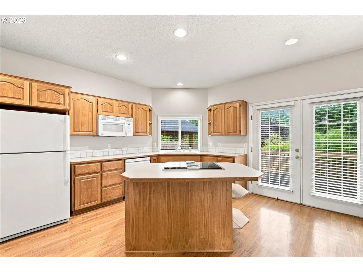 Kitchen-Breakfast Bar