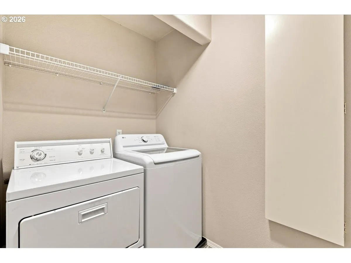 Bedroom, Owner's Suite-Walk-In Closet